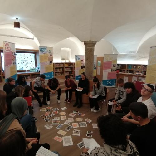 Im Workshop bearbeiteten die Schüler:innen den Themenbereich "Feminismus"
